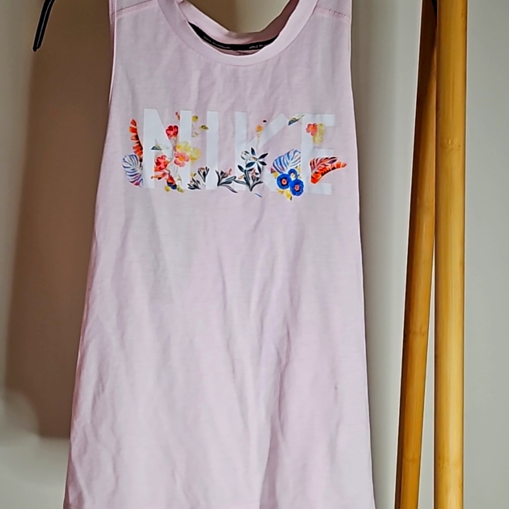 Girls Nke shirt